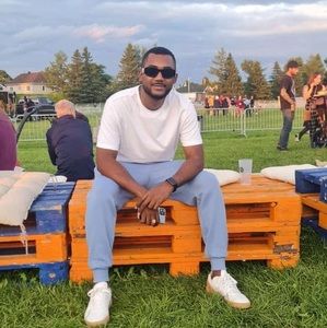 Meet your Posher, Stephane